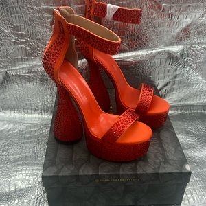 Brand new women’s Heels